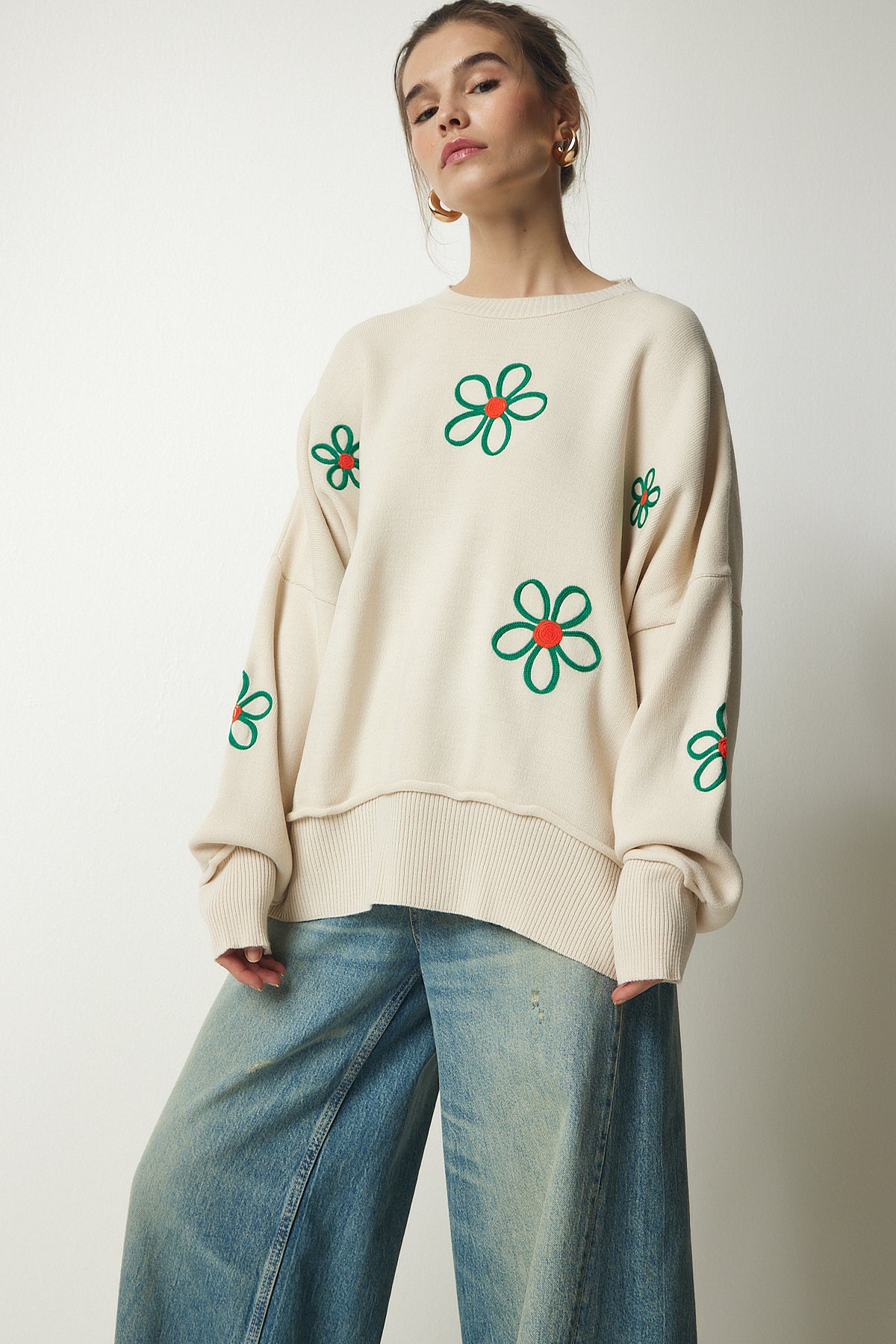 Krem Çiçek Nakışlı Oversize Triko Kazak DD01262