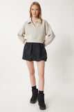 Bej Polo Yaka Şardonlu Crop Örme Sweatshirt HW00014