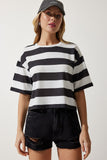 Beyaz Siyah Bisiklet Yaka Çizgili Crop Örme T-Shirt HF00452