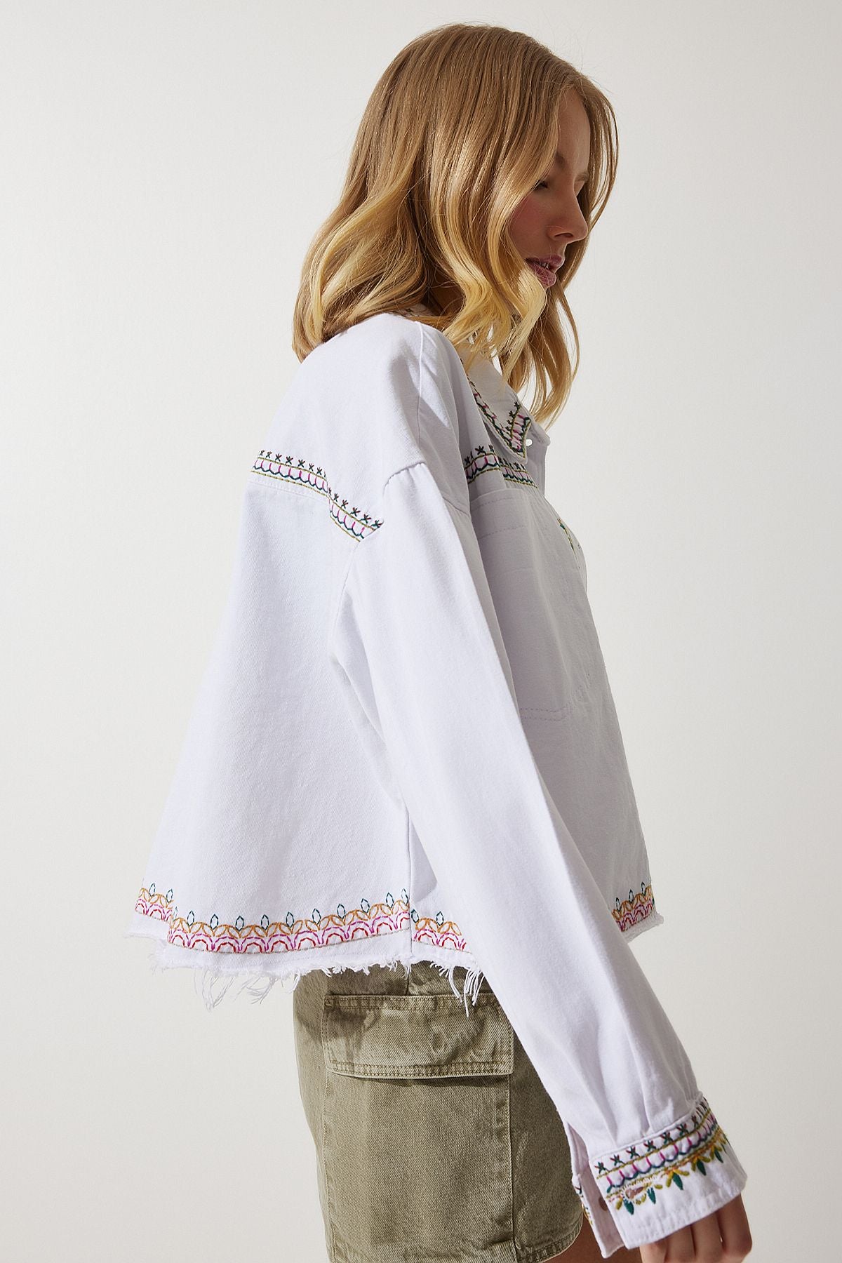 Beyaz Nakışlı Püsküllü Oversize Denim Ceket SA00018