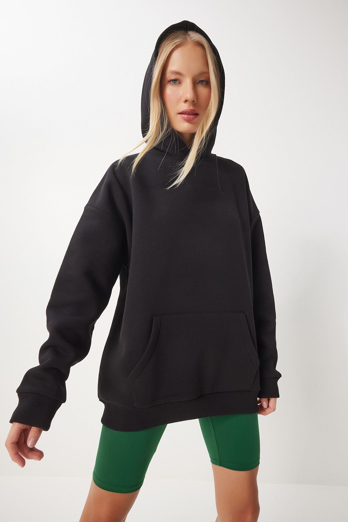 Siyah Kapüşonlu Şardonlu Oversize Sweatshirt OW00048
