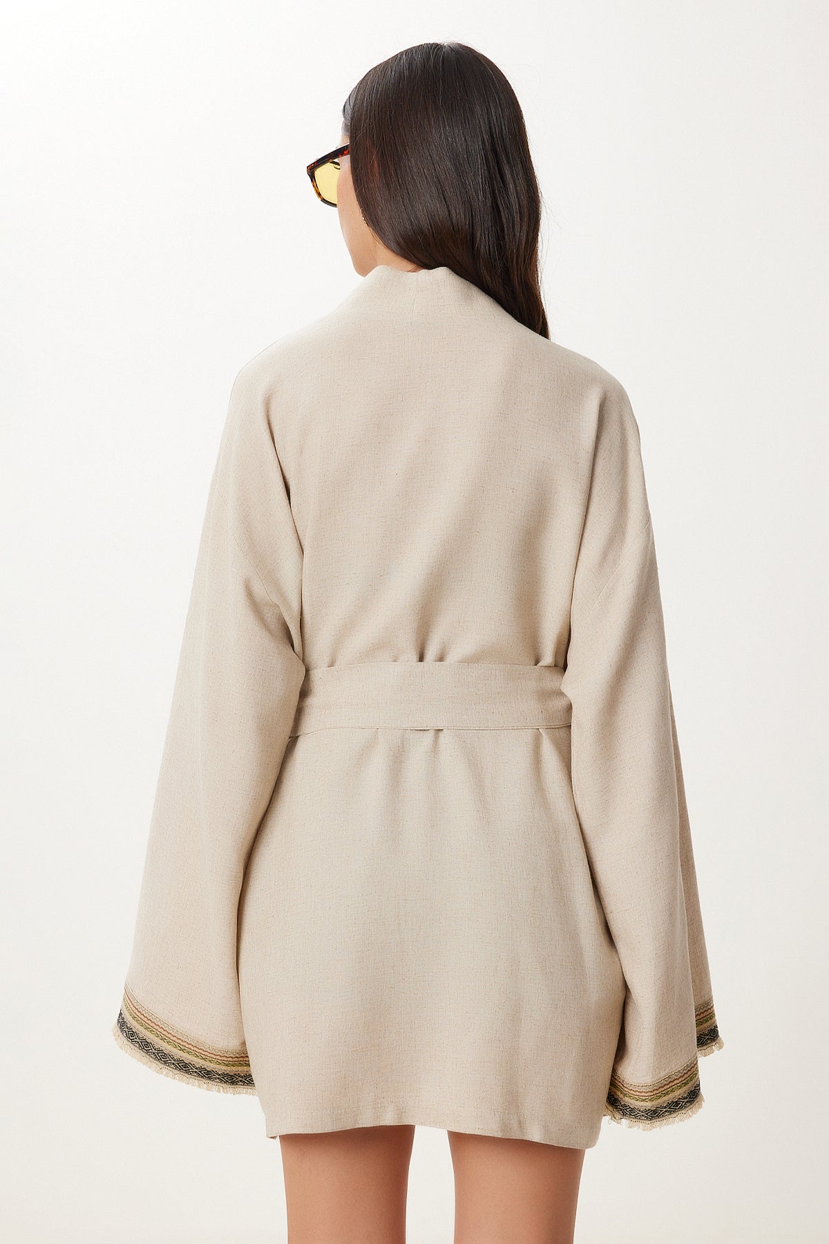 Bej Nakış İşlemeli Kuşaklı Keten Kimono BV00176