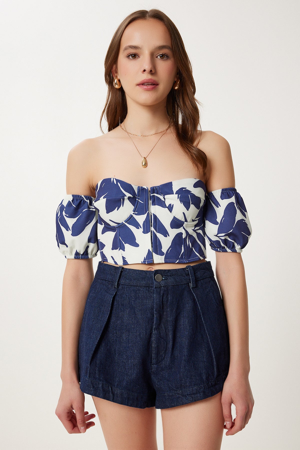 Krem Lacivert Desenli Crop Viskon Bluz CR00510