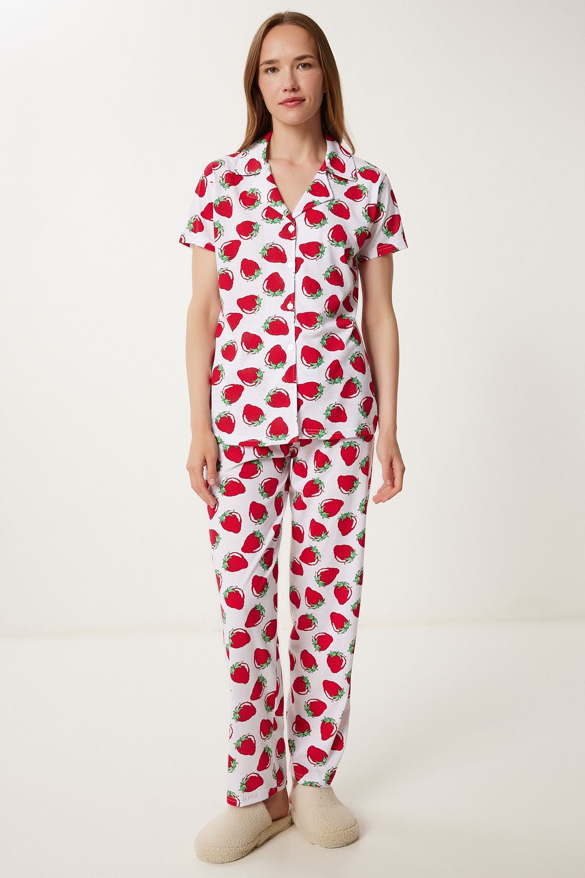 Beyaz Kırmızı Desenli Gömlek Alt Örme Pijama Takımı FP00010