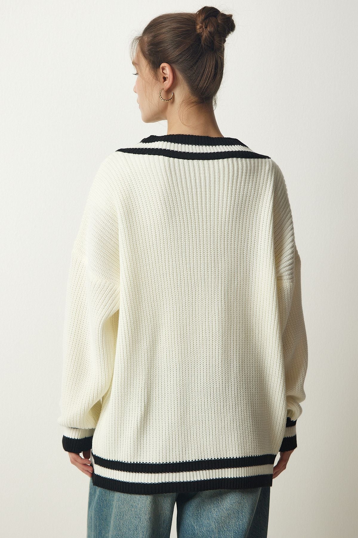 Kemik V Yaka Şerit Detaylı Oversize Triko Kazak YY00191