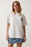 Beyaz Bisiklet Yaka Nakışlı Oversize Örme T-Shirt NJ00142