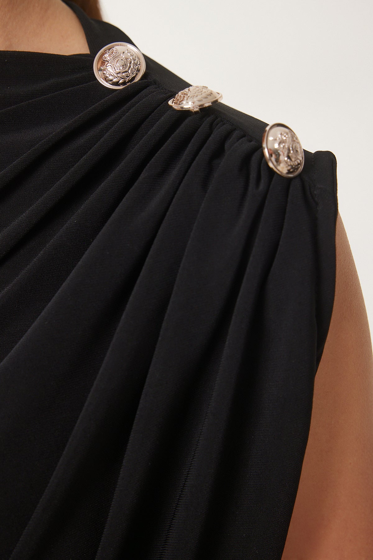 Siyah Drape Detaylı Düğmeli Sandy Bluz RX00056