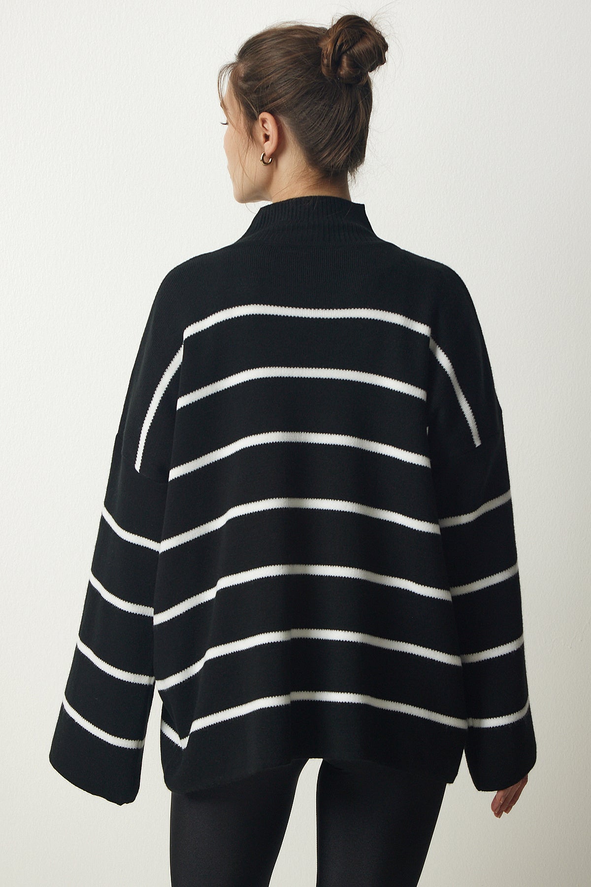 Siyah Dik Yaka Çizgili Oversize Triko Kazak NF00076