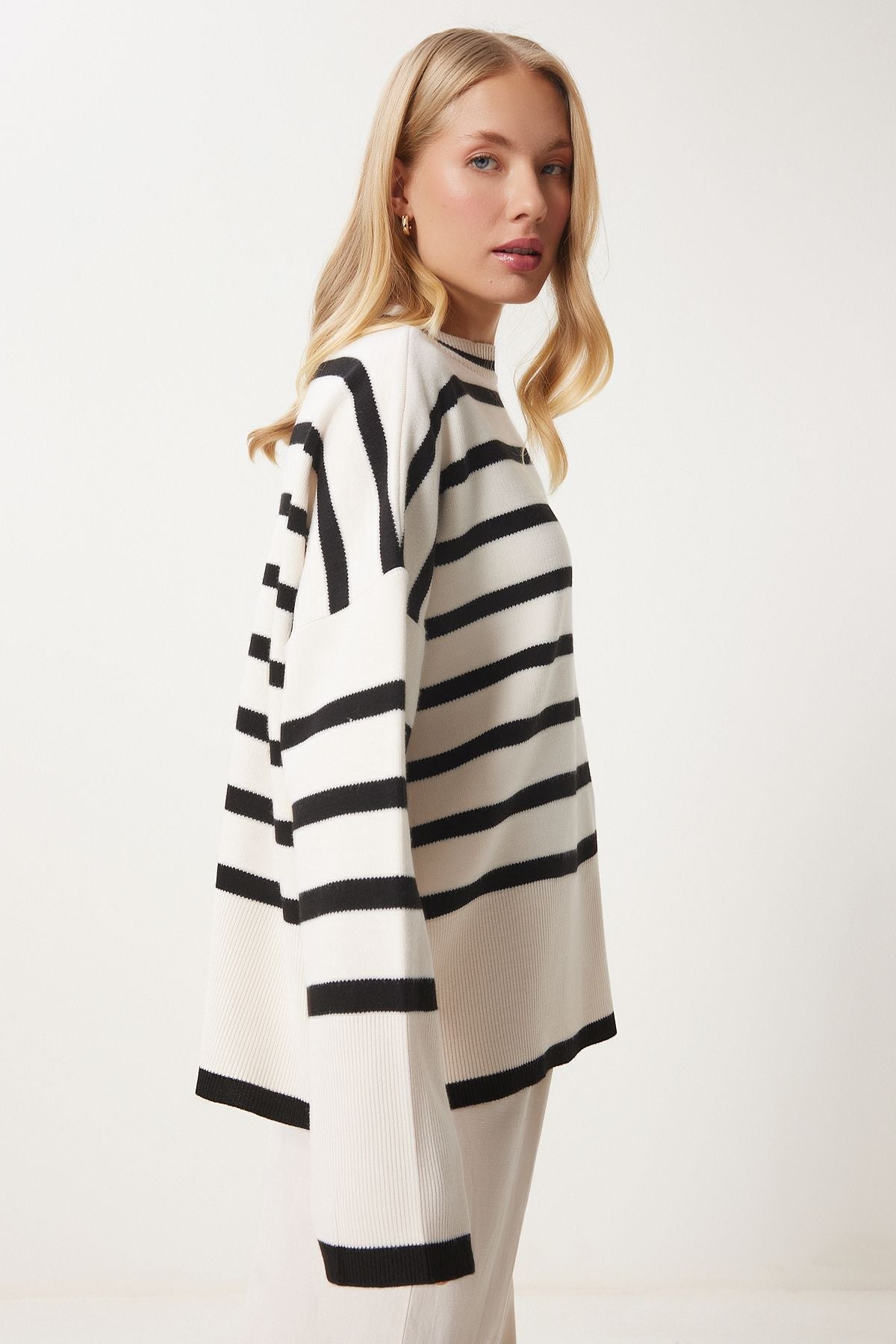 Ekru Siyah Çizgili Oversize Triko Kazak BV00121
