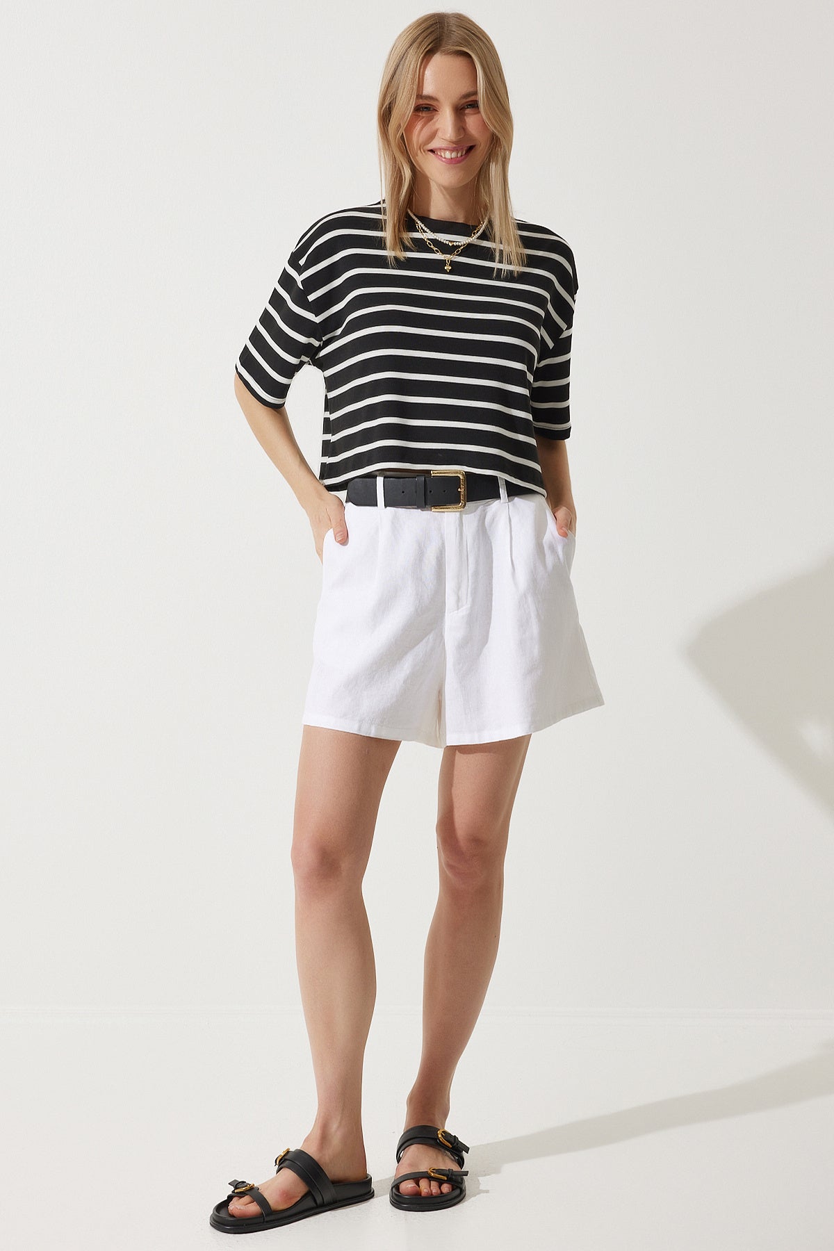 Siyah Beyaz Çizgili Oversize Crop Örme T-Shirt BP00162