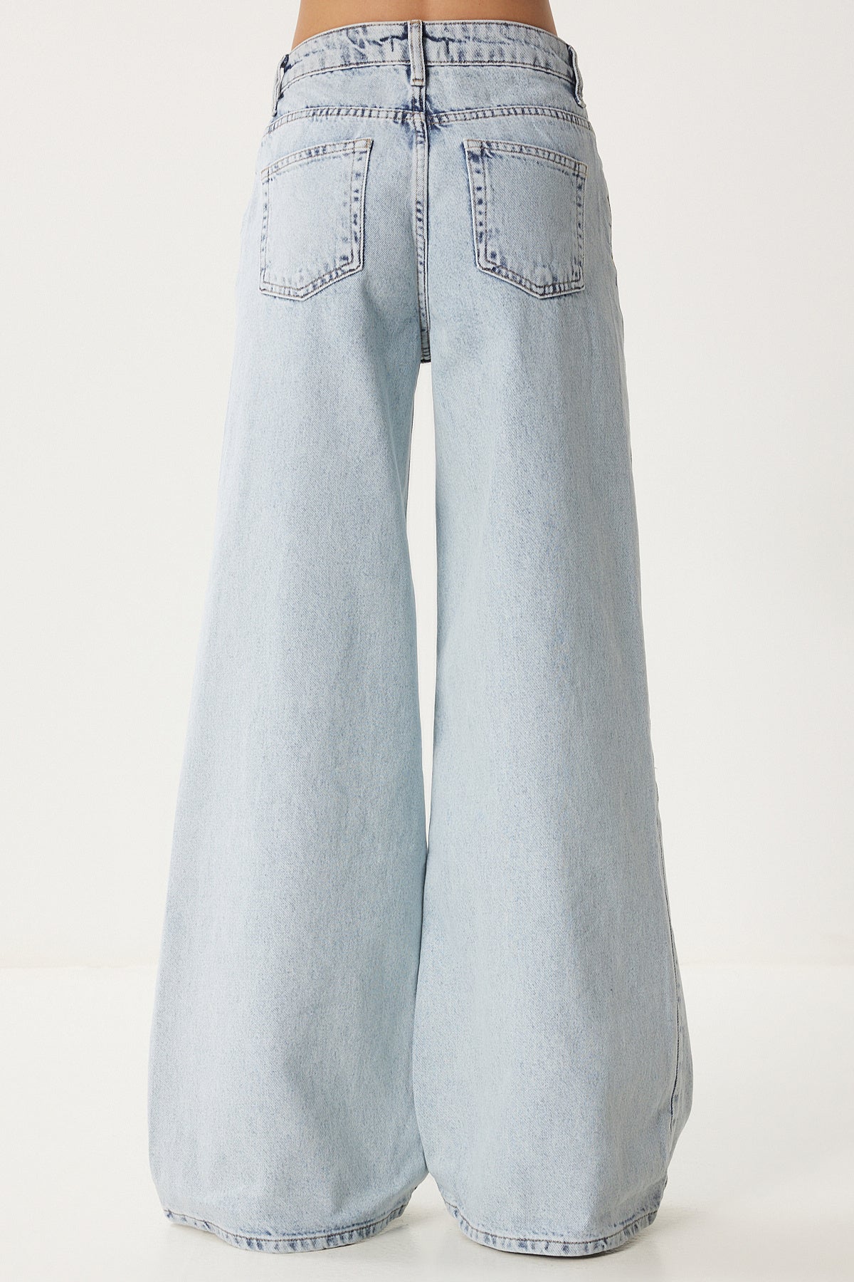Buz Mavi Orta Bel Geniş Paça Jean FN03413