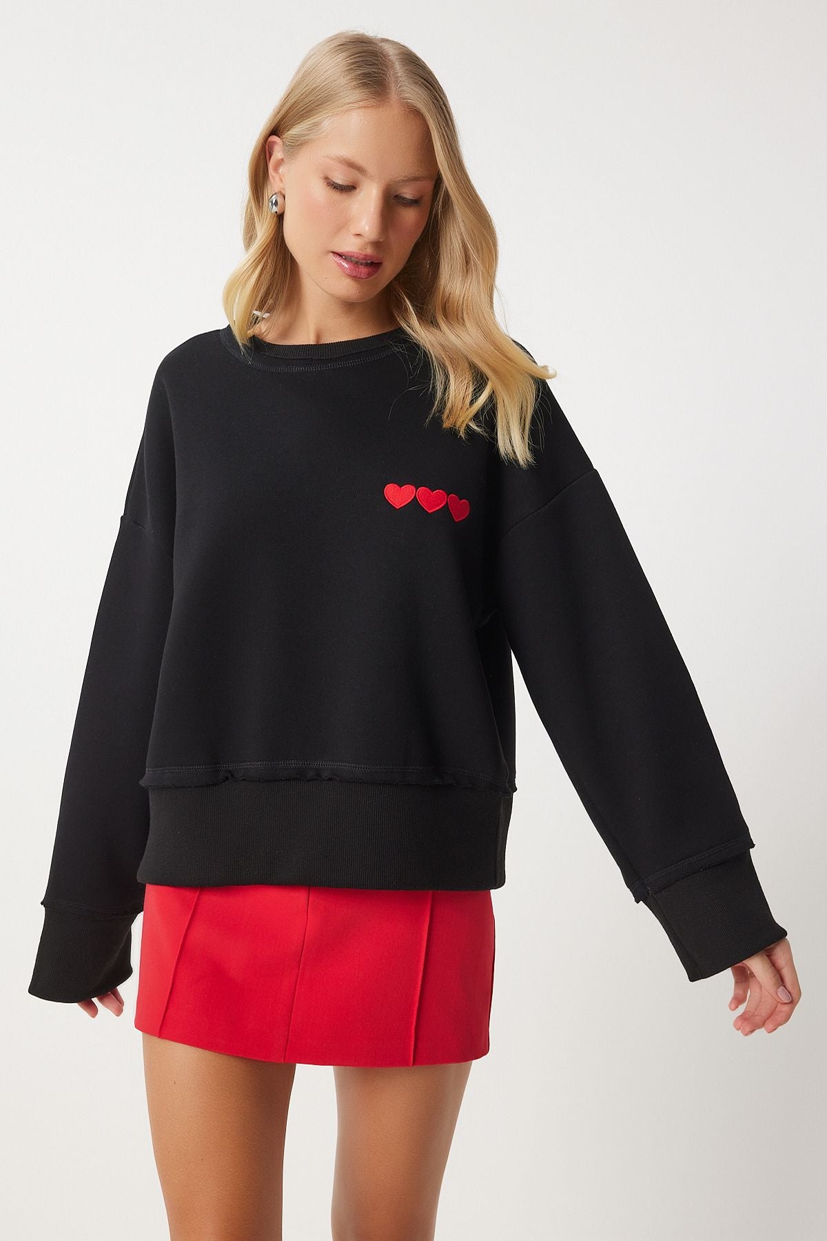 Siyah Kalp Nakışlı Şardonlu Sweatshirt DP00216
