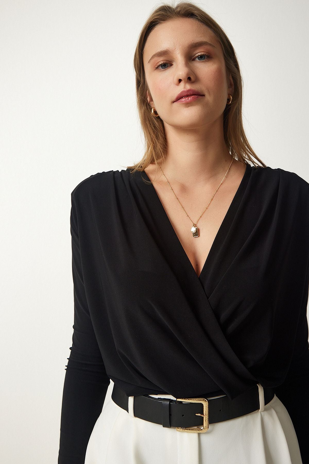 Siyah Anvelop Yaka Çıtçıtlı Örme Bluz FF00147