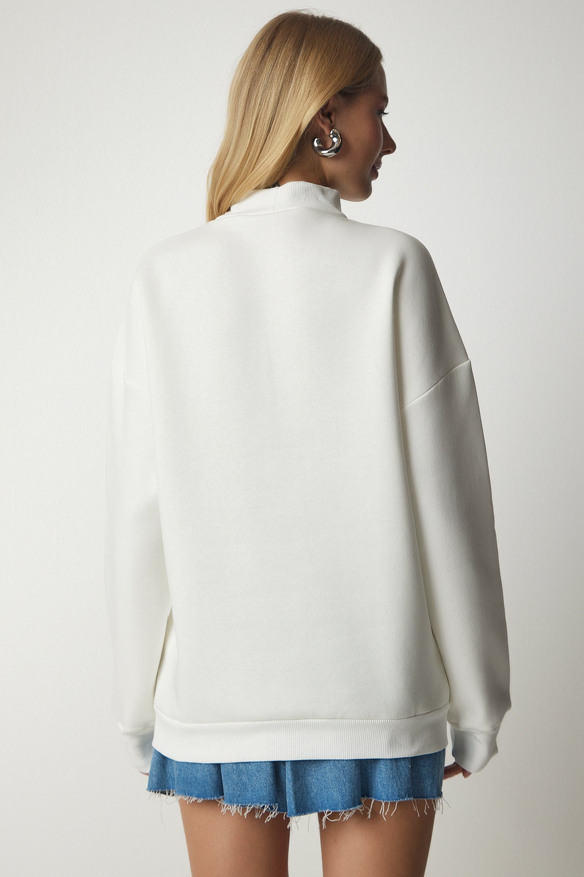 Ekru Dik Yaka Basic Şardonlu Sweatshirt UB00166