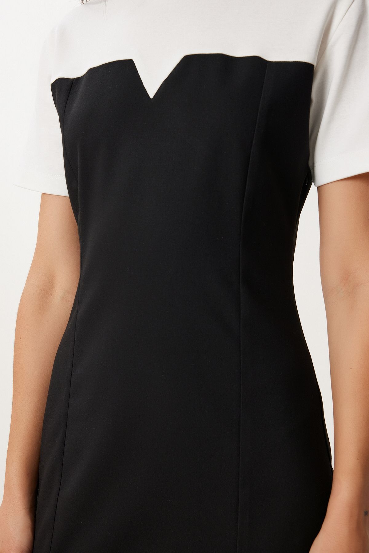 Siyah T-Shirt Detaylı Kontrast Renkli Mini Dokuma Elbise MX00214
