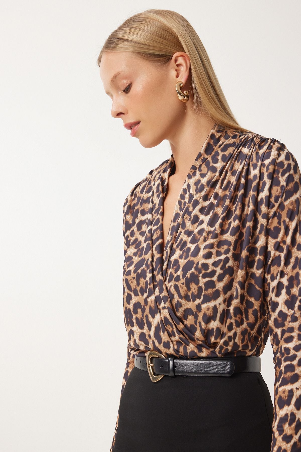 Camel Siyah Leopar Desenli Anvelop Yaka Vatkalı Çıtçıtlı Sandy Bluz ZH00040