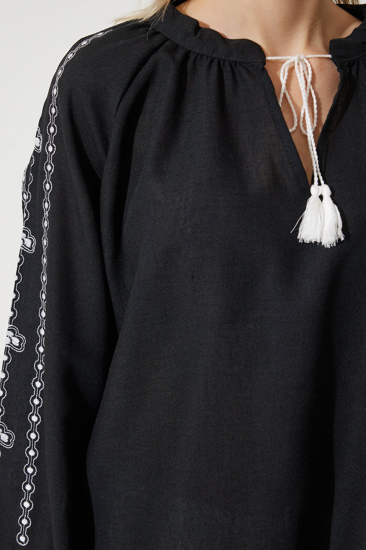 Siyah Nakışlı Oversize Keten Bluz RG00038