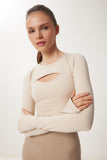 Krem Parmak Detaylı Pencereli Örme Spor Sweatshirt VX00010
