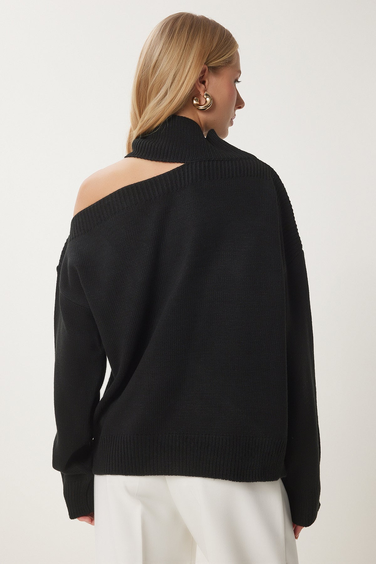 Siyah Balıkçı Yaka Cut Out Detaylı Triko Kazak NF00083