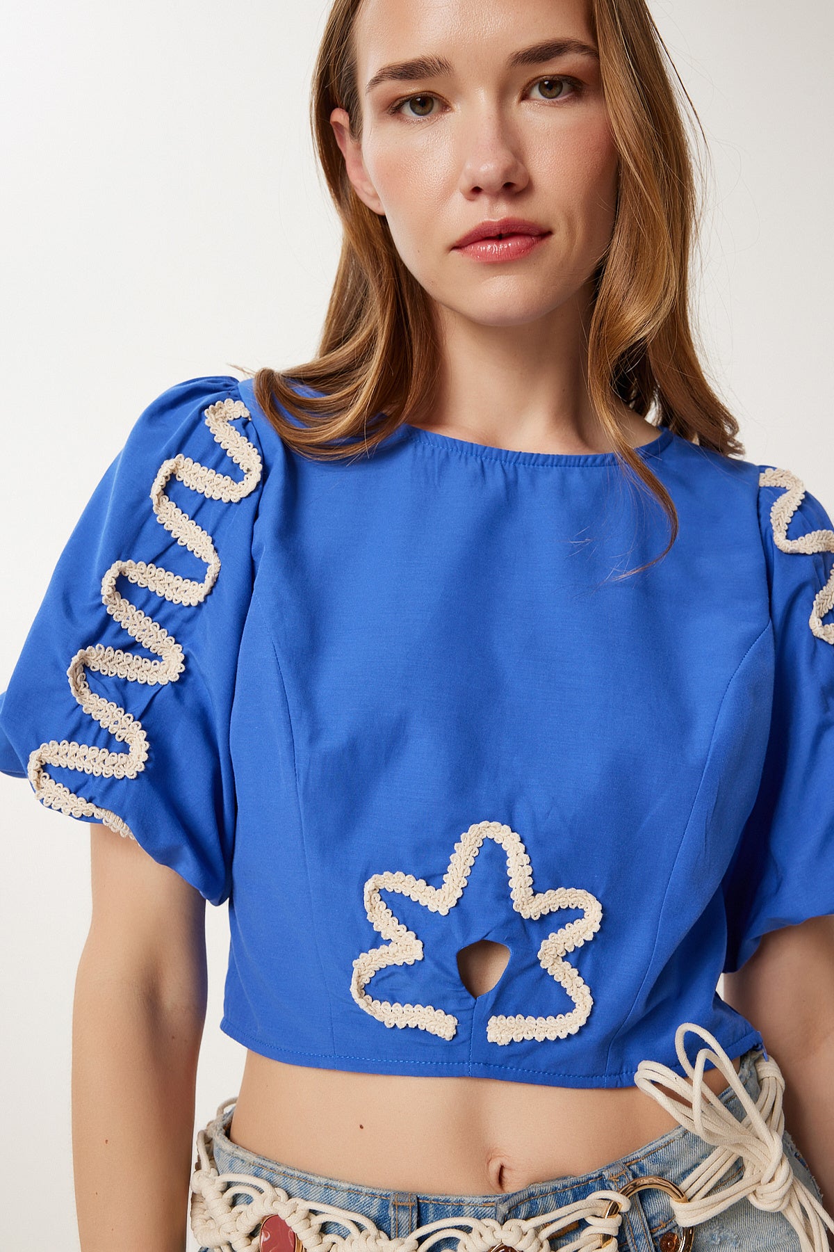 Mavi Balon Kollu İşlemeli Crop Poplin Bluz TP00082