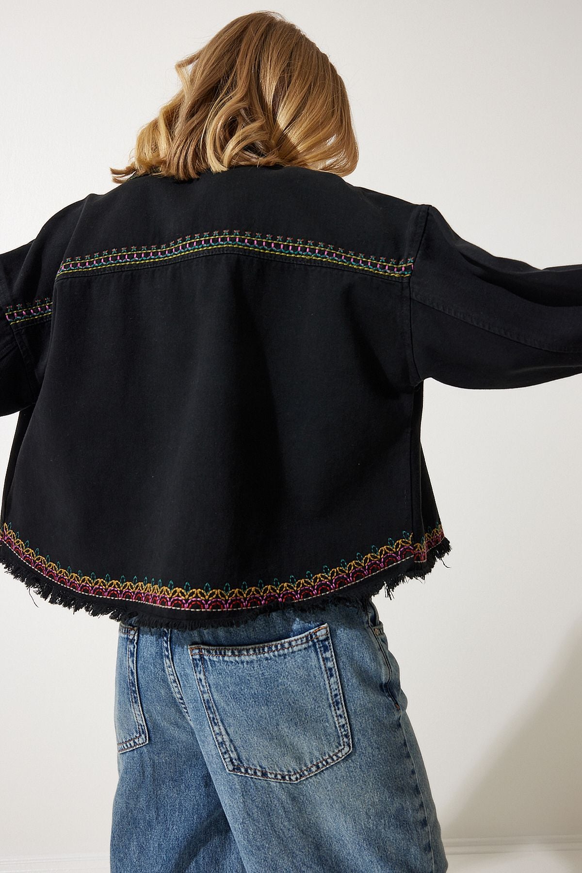 Siyah Nakışlı Püsküllü Oversize Denim Ceket SA00018