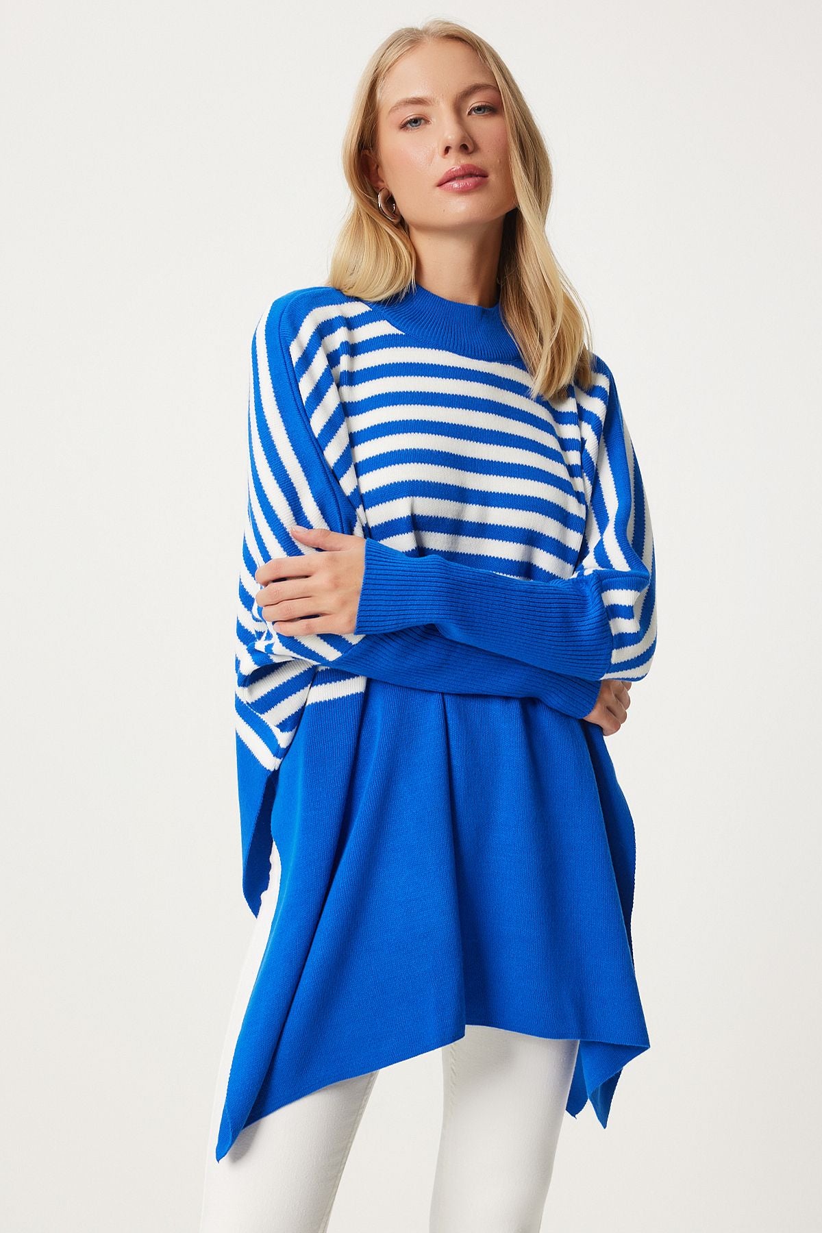 Mavi Çizgili Yandan Yırtmaçlı Oversize Panço Kazak DD01336