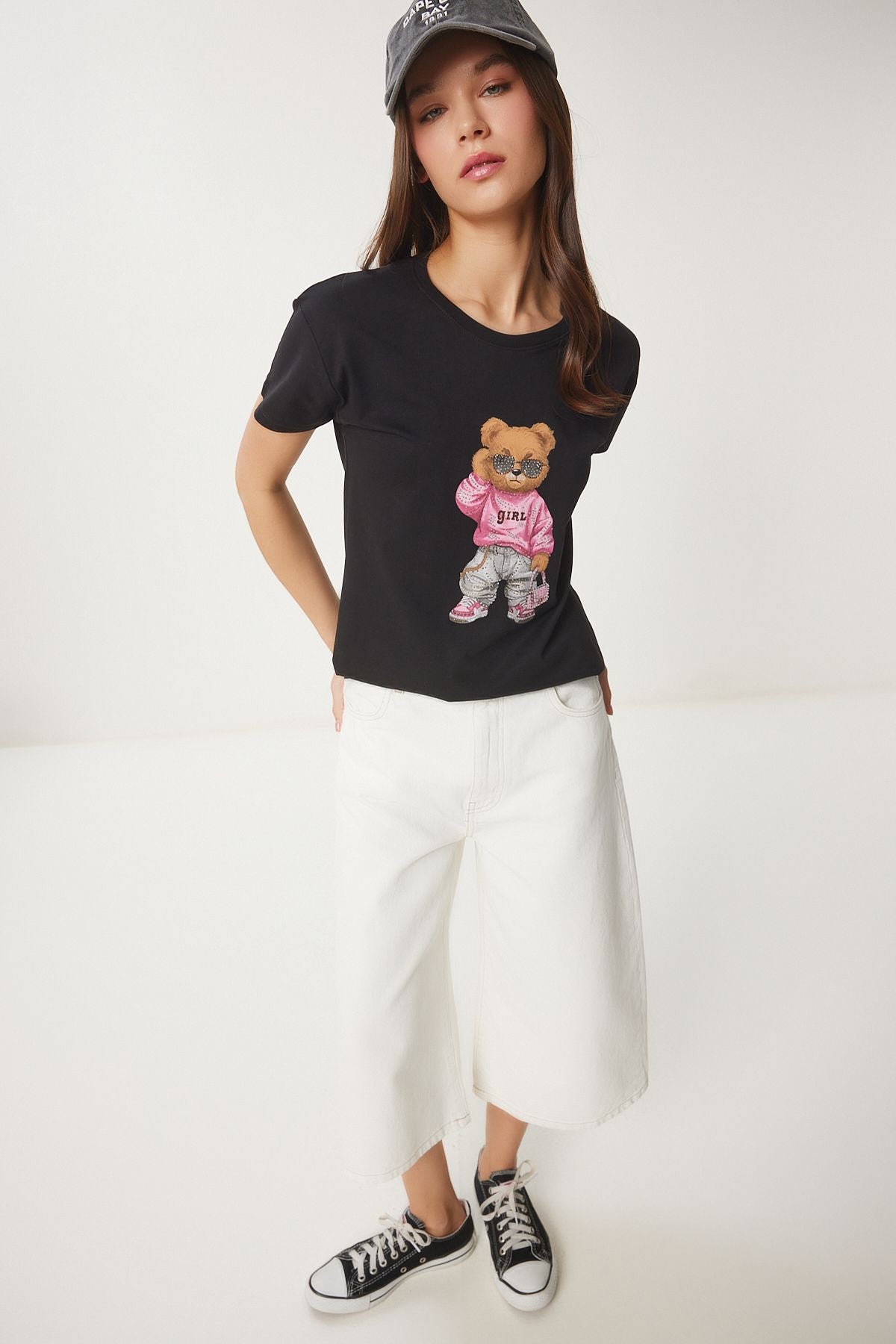 Siyah Taş Detaylı Ayıcık Baskılı Örme T-Shirt BW00001
