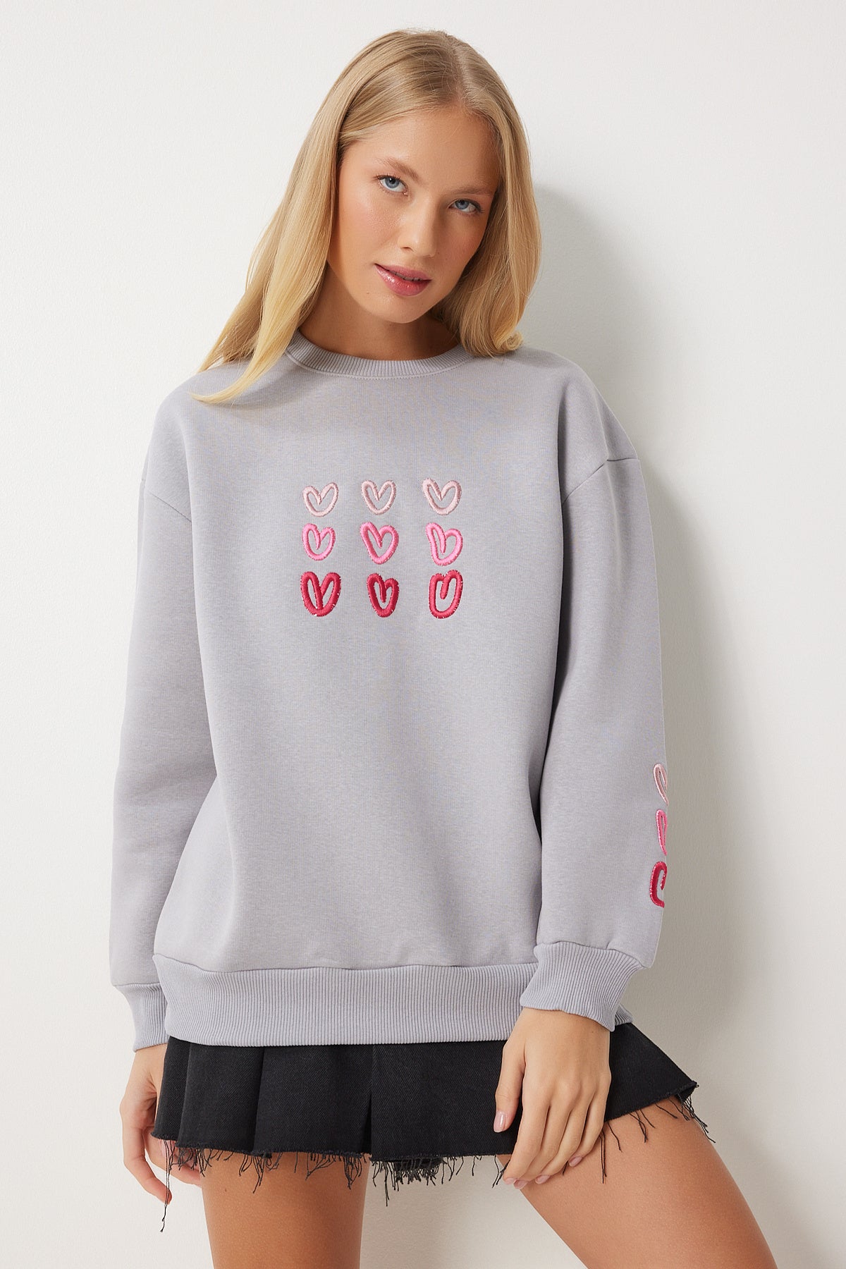 Gri Kalp Nakışlı Şardonlu Sweatshirt OW00004