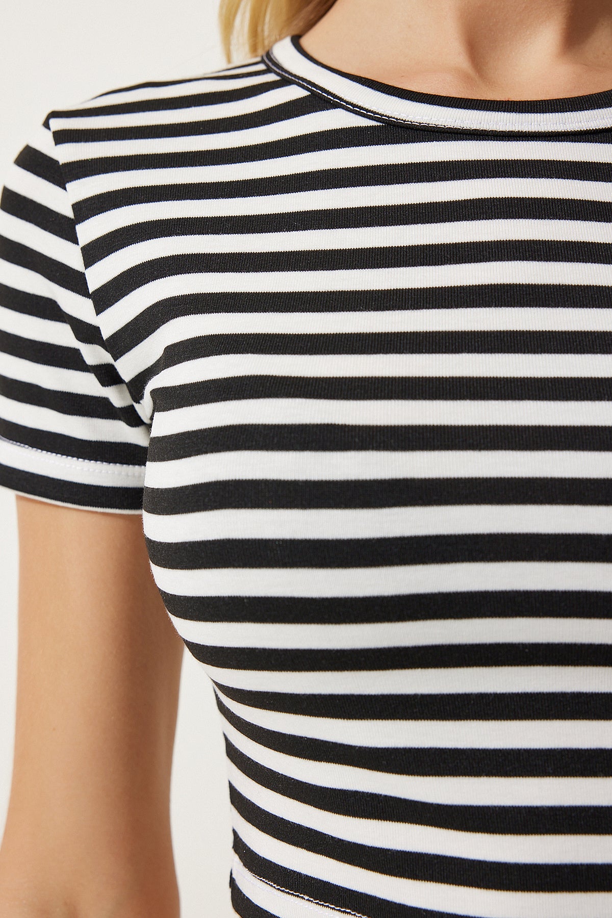 Siyah Çizgili Crop Örme T-Shirt NJ00139