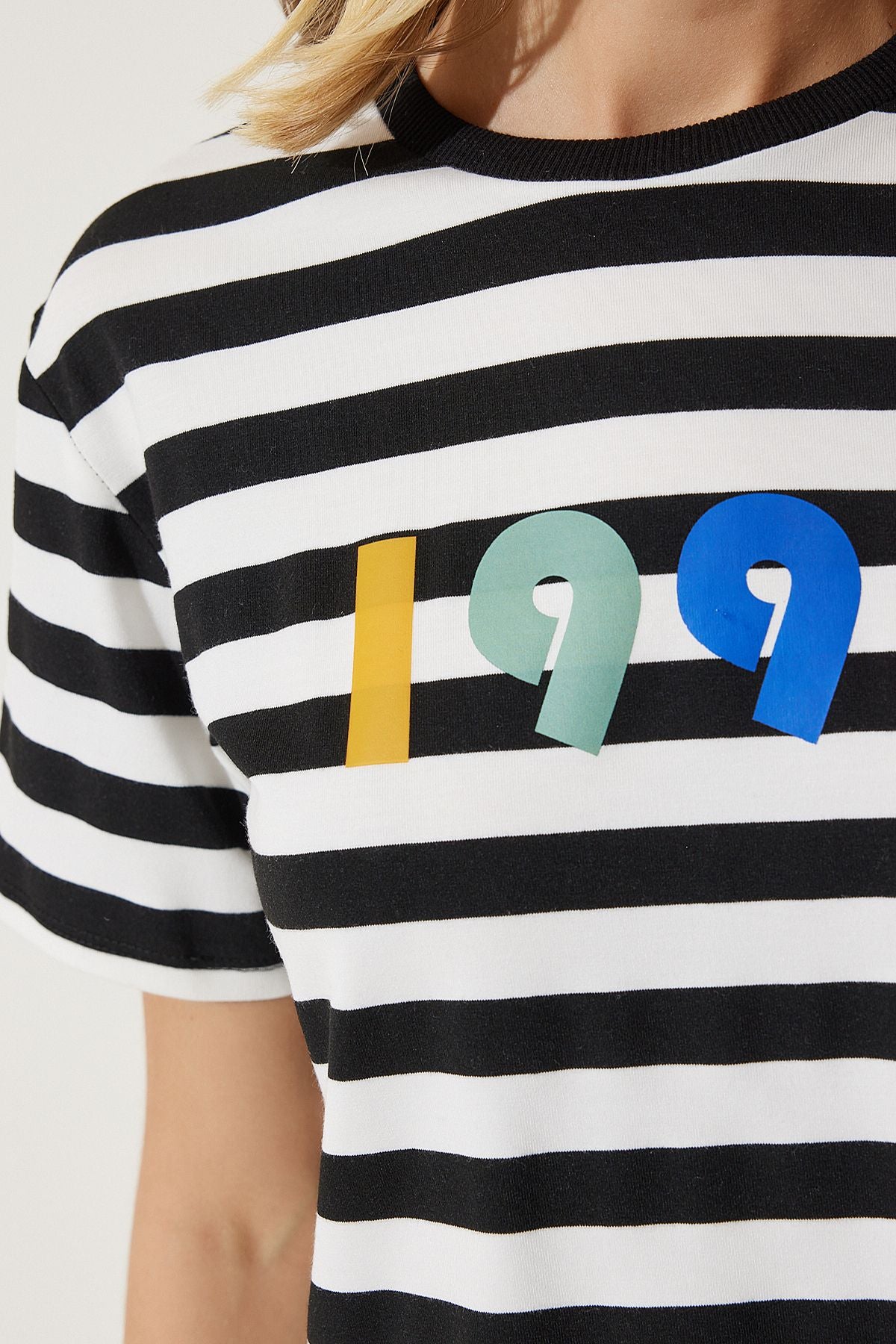 Siyah Beyaz Baskılı Çizgili Örme  T-Shirt AN00181