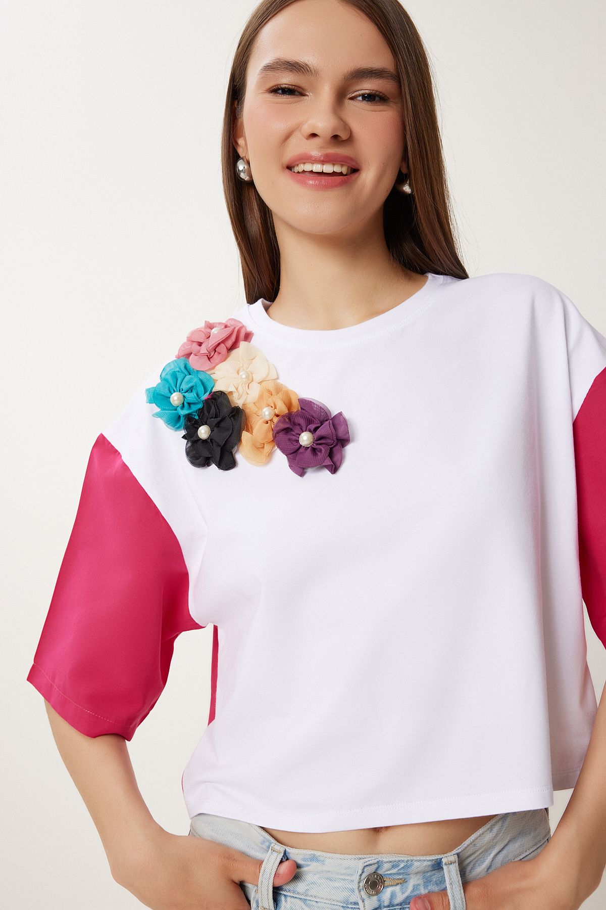 Pembe Beyaz Çiçek Detaylı Crop Örme T-Shirt TP00085