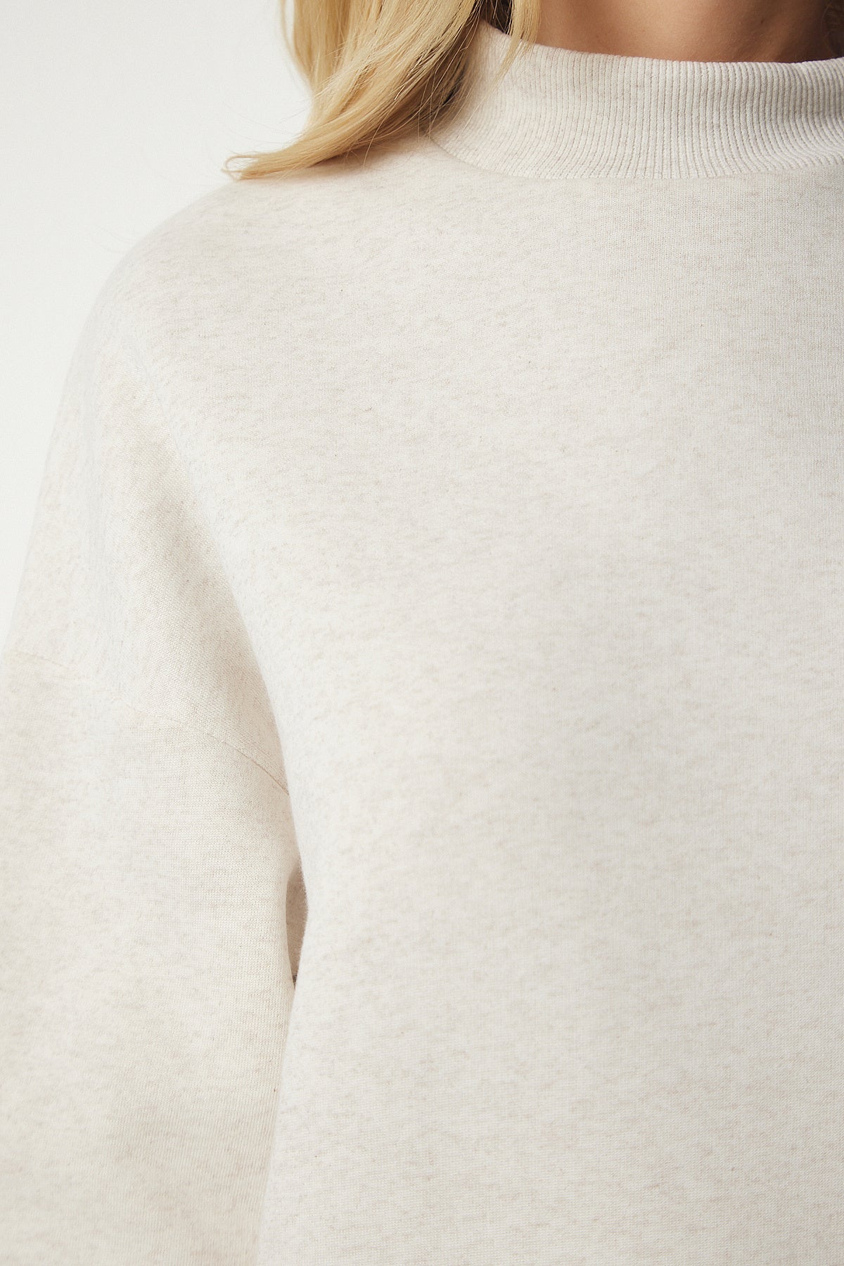 Bej Dik Yaka Basic Şardonlu Sweatshirt UB00166