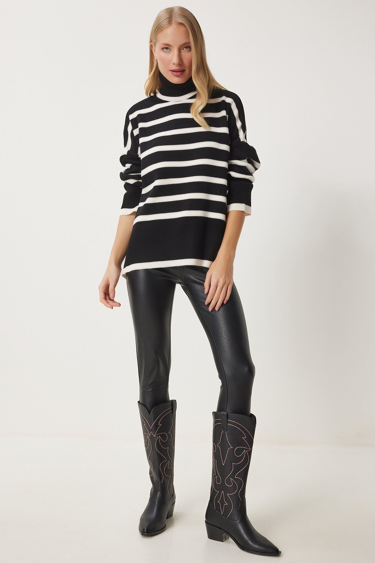 Siyah Ekru Çizgili Oversize Triko Kazak BV00122