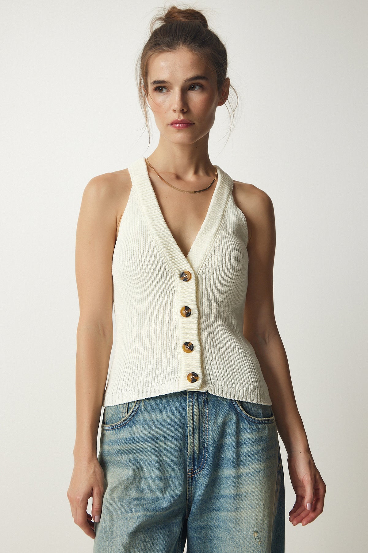 Ekru Halter Yaka Düğmeli Triko Yelek  FN03118