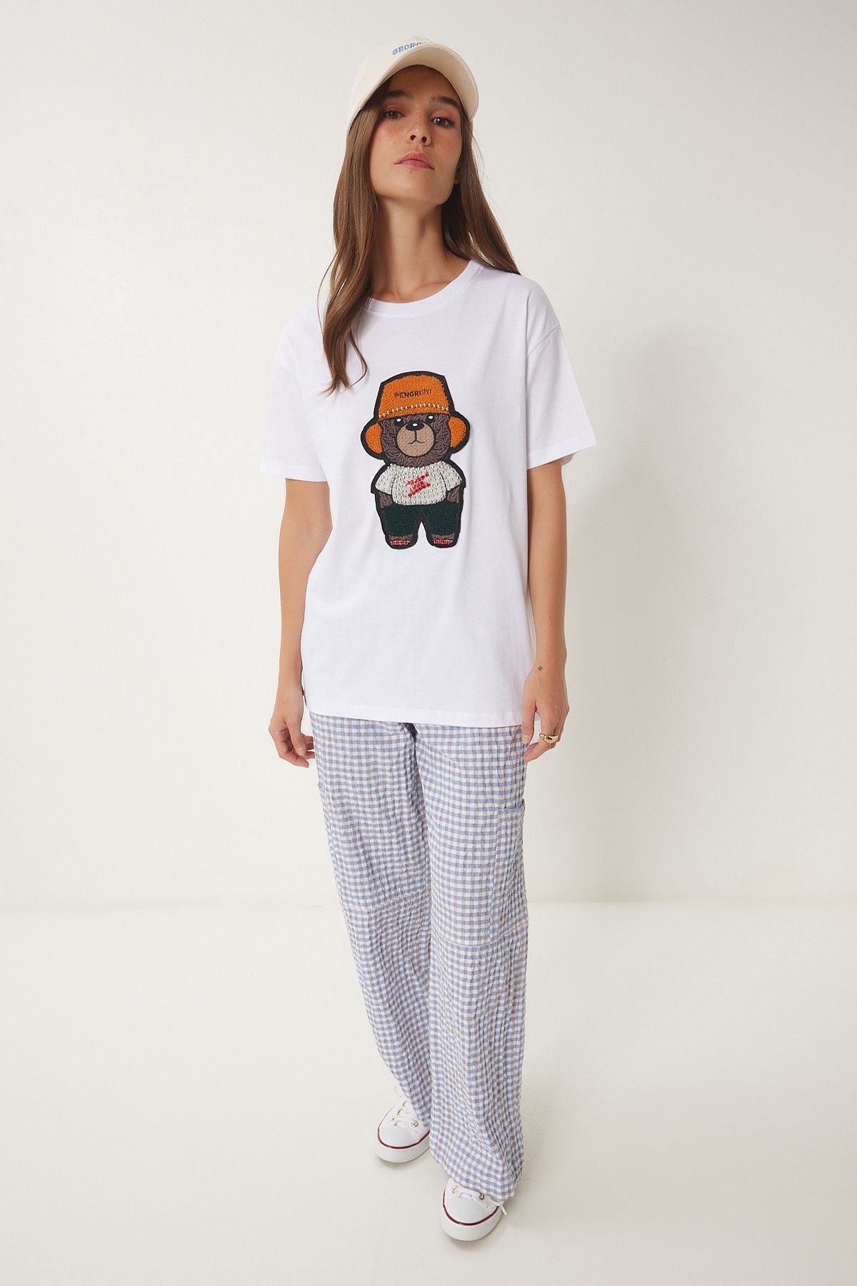 Beyaz Boncuk Detaylı Ayıcık Armalı Örme T-Shirt WE00002