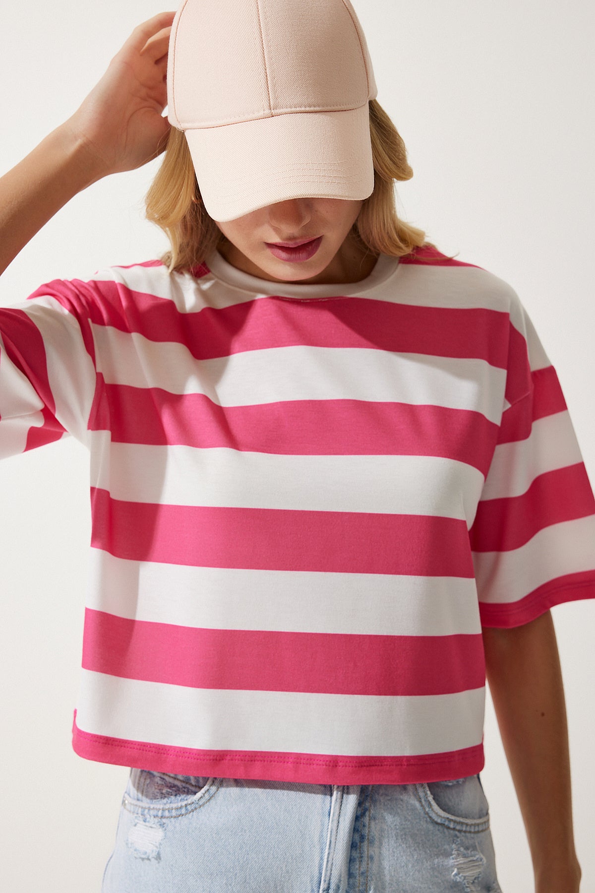Beyaz Pembe Bisiklet Yaka Çizgili Crop Örme T-Shirt HF00452