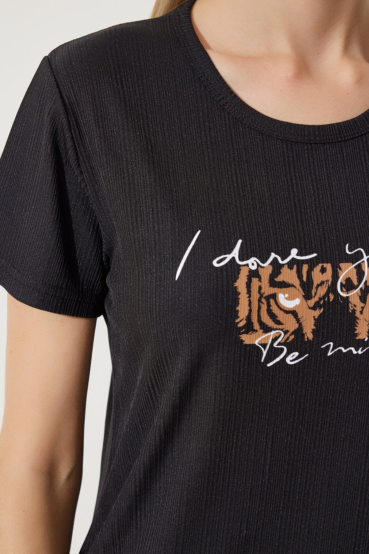 Siyah Kaplan Desenli Tokalı T-Shirt Pantolon Örme Pijama Takımı FP00004
