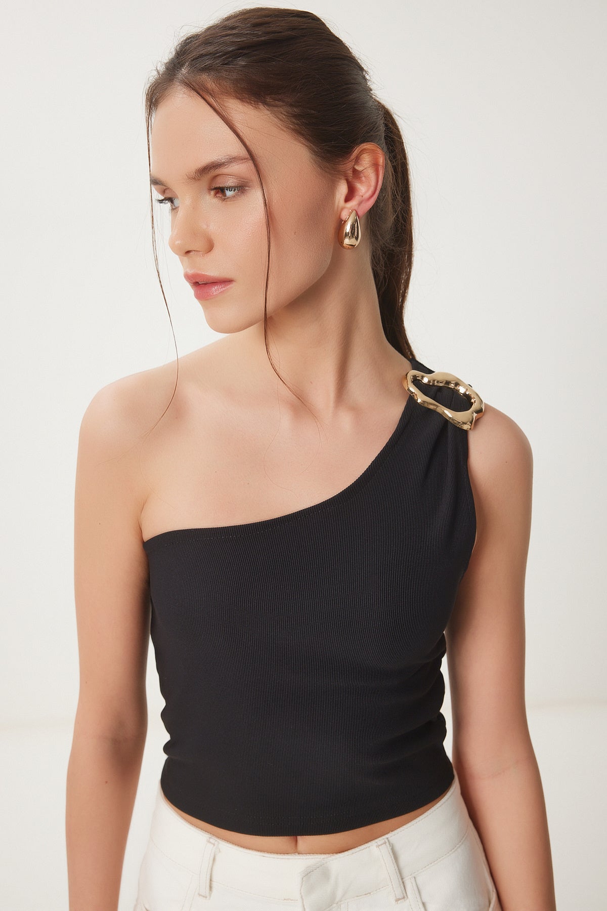 Siyah Tek Omuz Tokalı Fitilli Crop Bluz KH00096