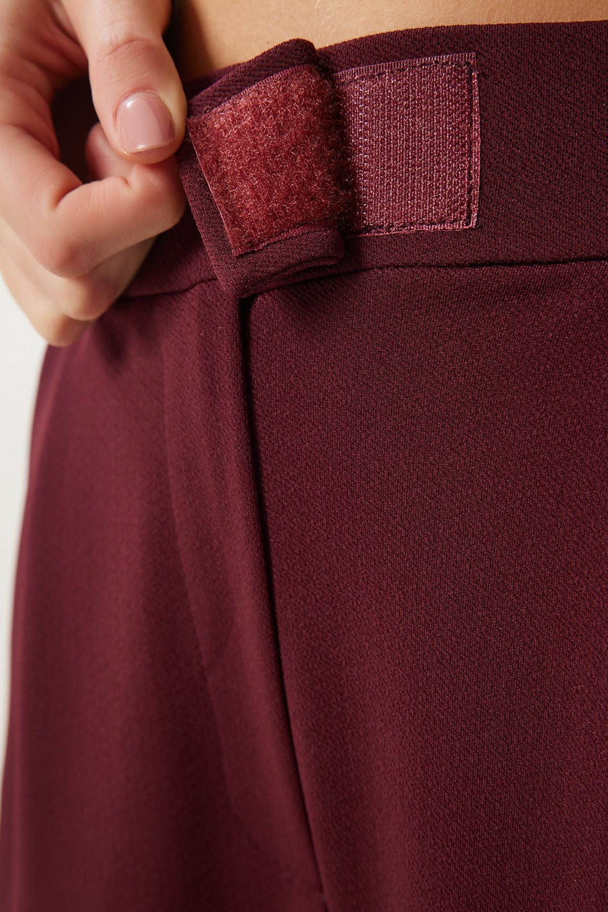 Bordo Beli Cırtlı Rahat Dokuma Pantolon RV00150