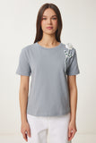 Gri Boncuklu Çiçek Detaylı Örme T-Shirt JH00051