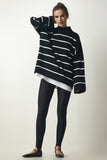 Siyah Dik Yaka Çizgili Oversize Triko Kazak NF00076