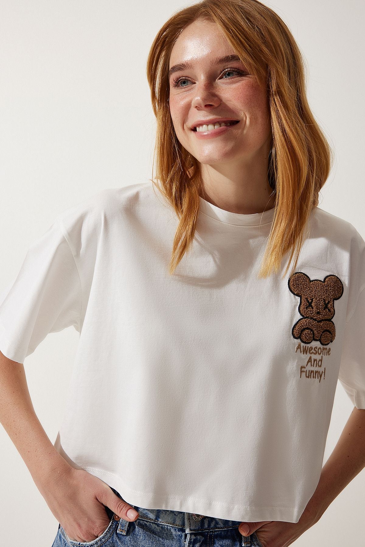 Ekru Ayıcık Armalı Crop Örme T-Shirt HF00455