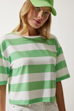 Beyaz Yeşil Bisiklet Yaka Çizgili Crop Örme T-Shirt HF00452