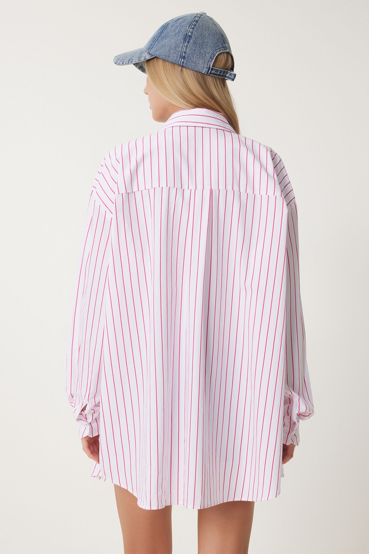 Beyaz Pembe Çizgili Oversize Uzun Dokuma Gömlek BP00168