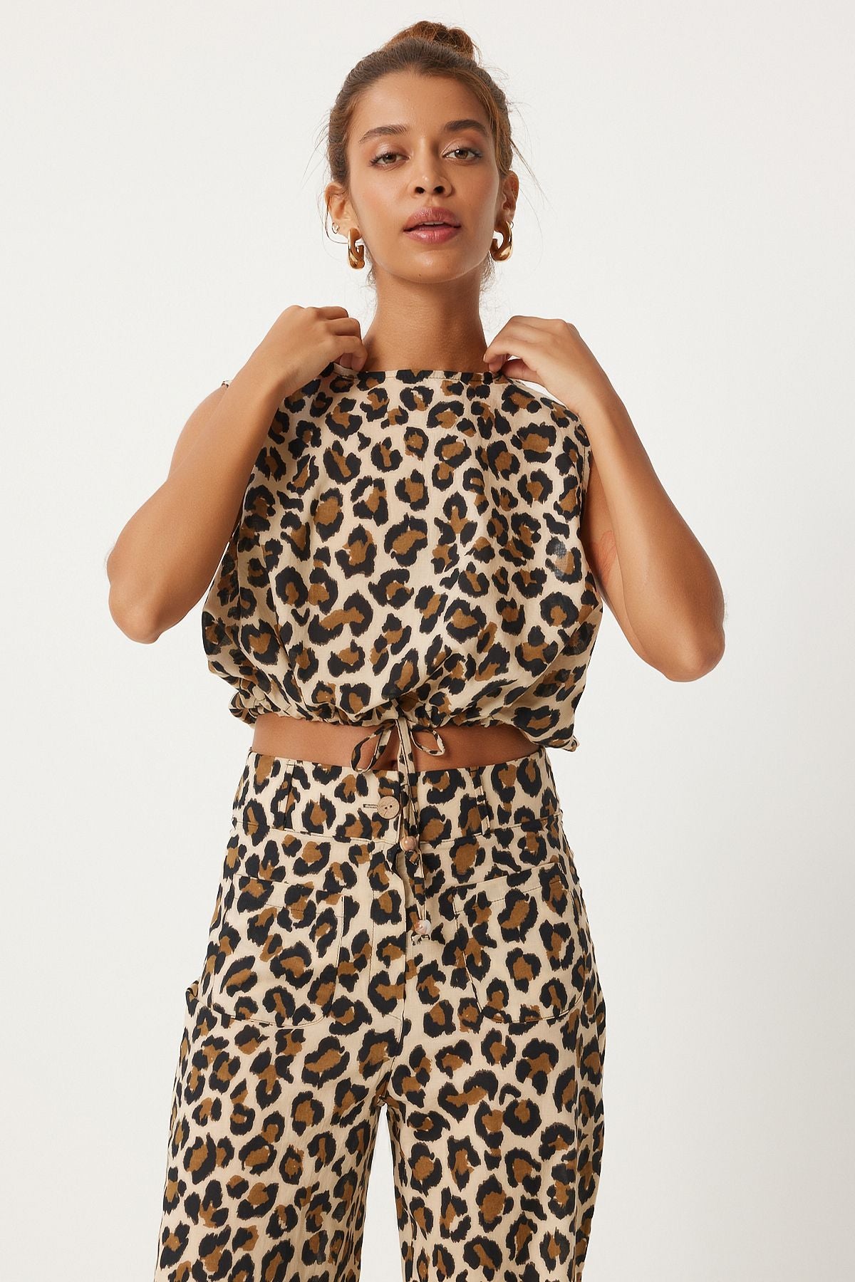 Krem Kahverengi Leopar Desenli Kolsuz Bluz Pantolon Dokuma Takım WF00082