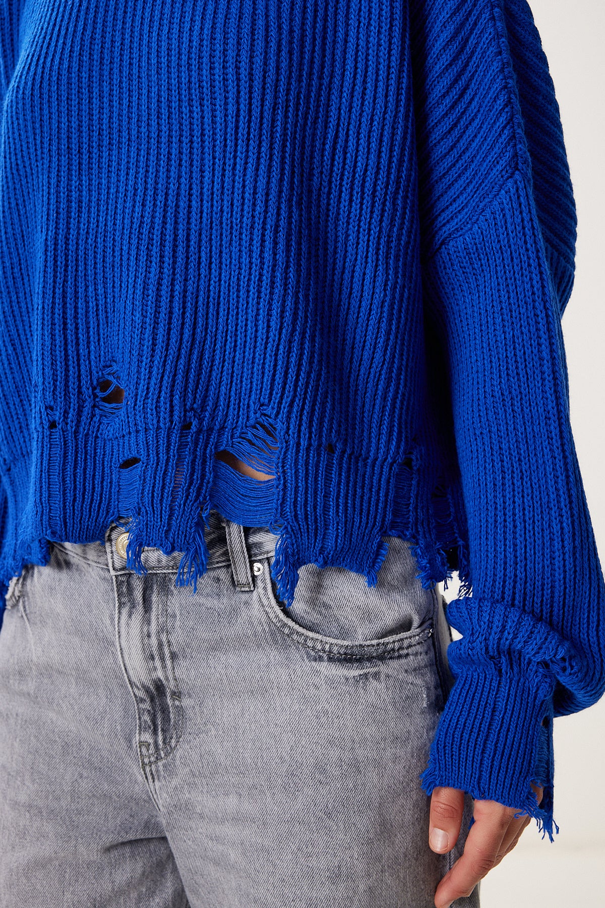 Koyu Mavi Yırtık Detaylı Oversize Triko Kazak ki00098