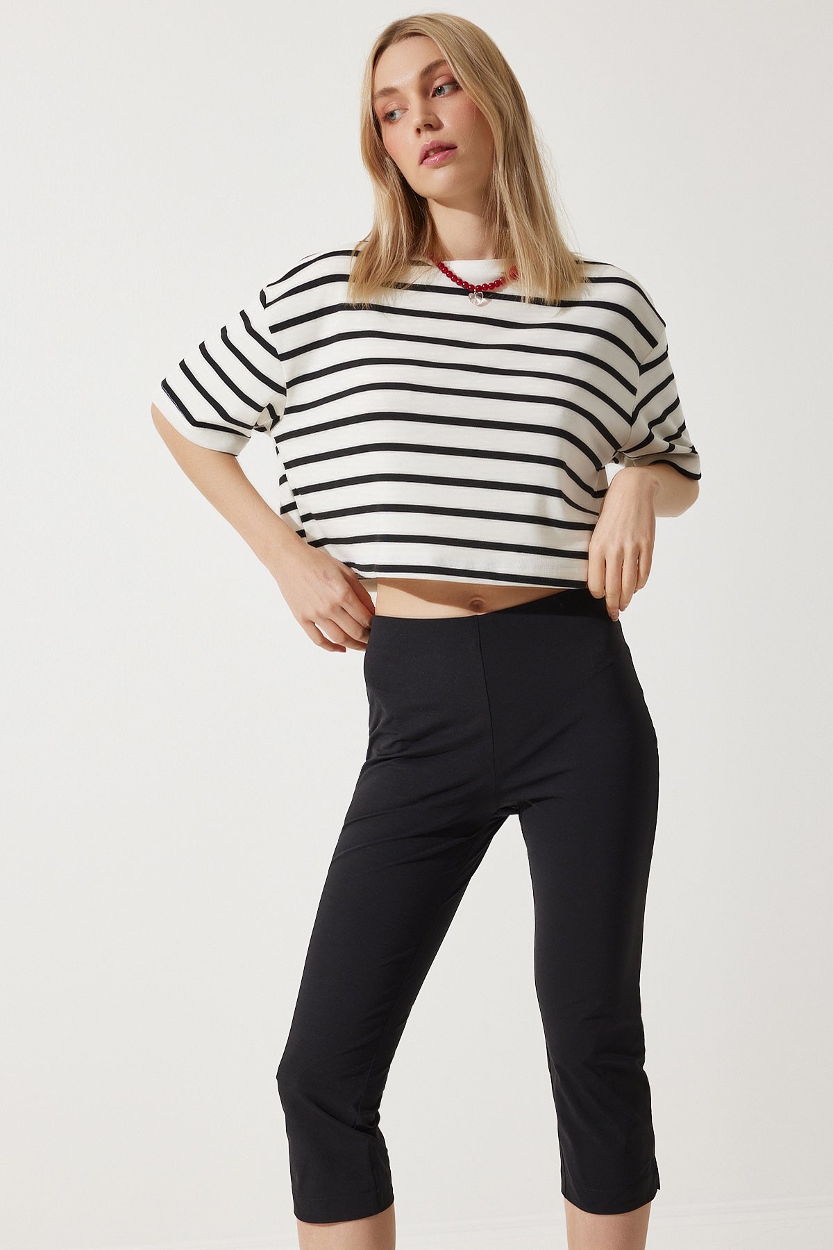 Beyaz Siyah Çizgili Oversize Crop Örme T-Shirt BP00162