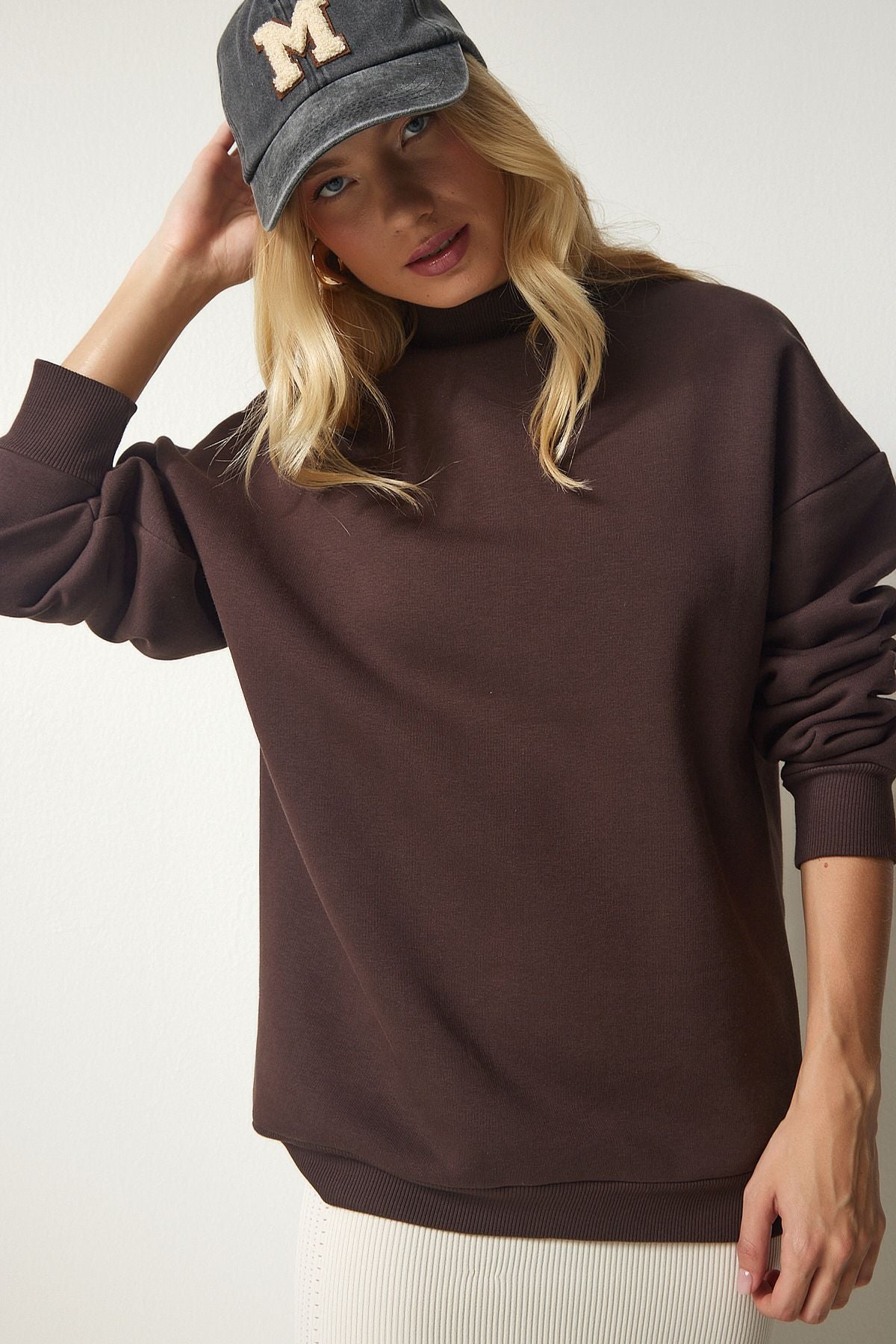 Kahverengi Dik Yaka Basic Şardonlu Sweatshirt UB00166