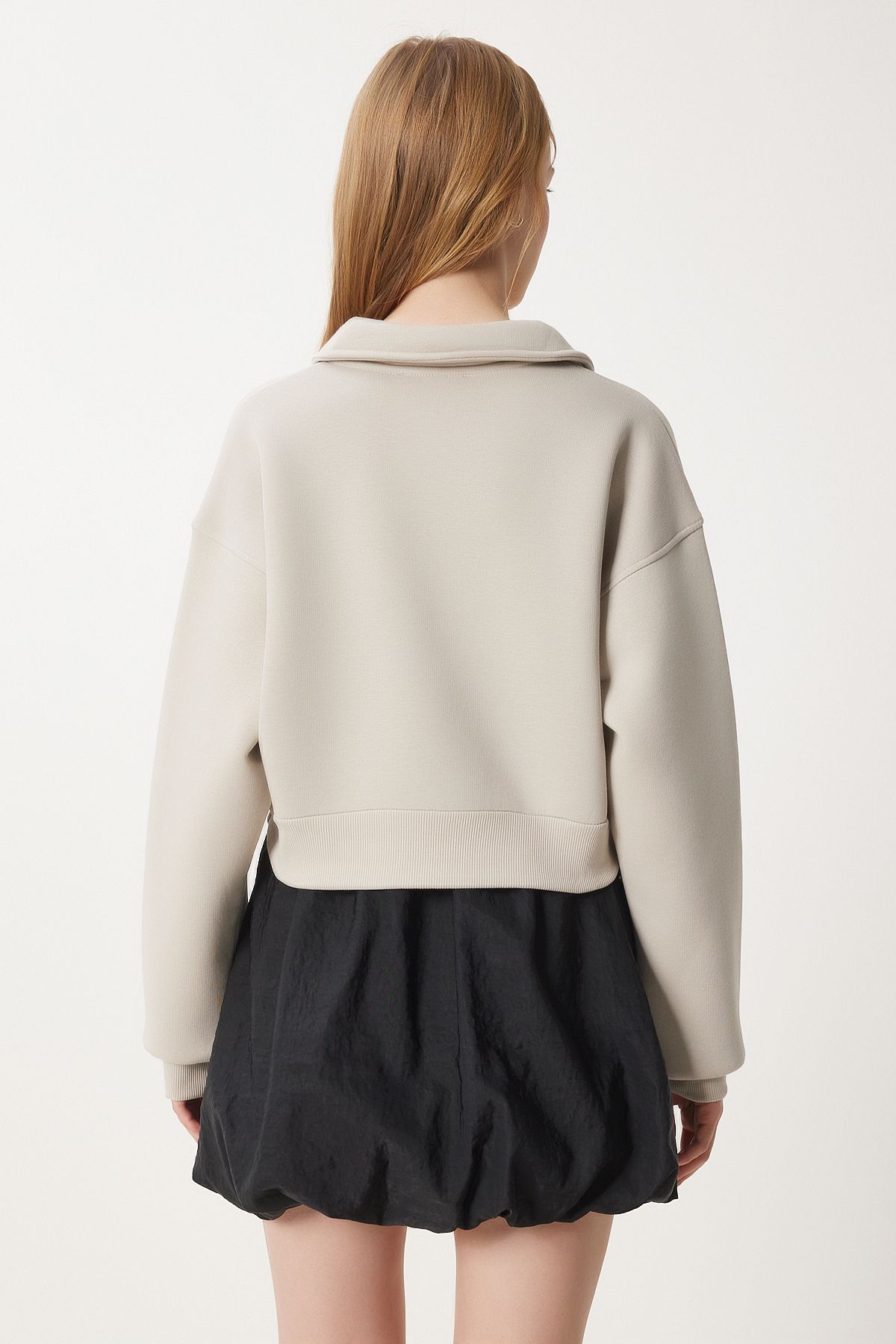Bej Polo Yaka Şardonlu Crop Örme Sweatshirt HW00014