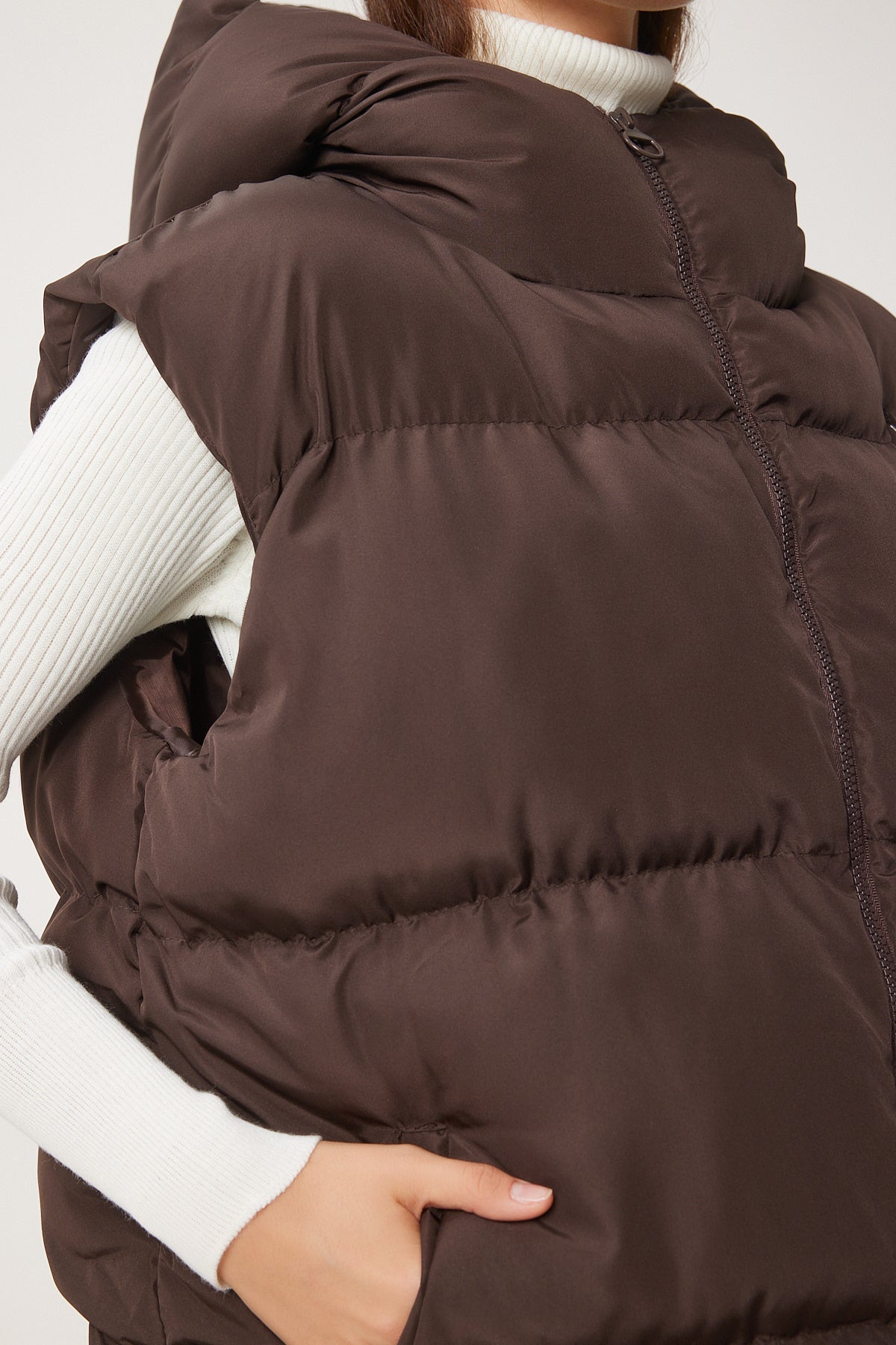 Kahverengi Kapüşonlu Oversize Uzun Şişme Yelek CI00017